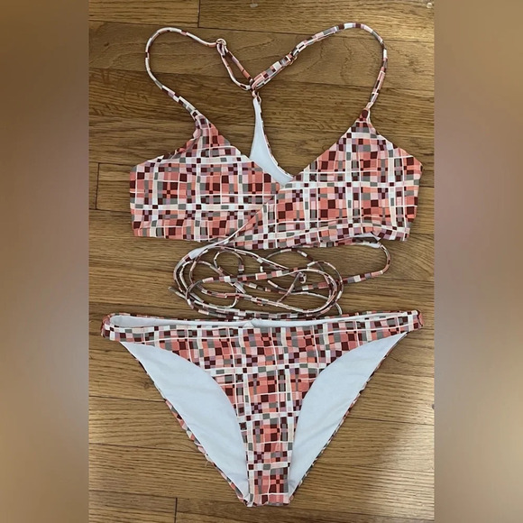 LSPACE Kristen Tie Bikini Top & Camacho Bikini Bottoms - Picture 5 of 8